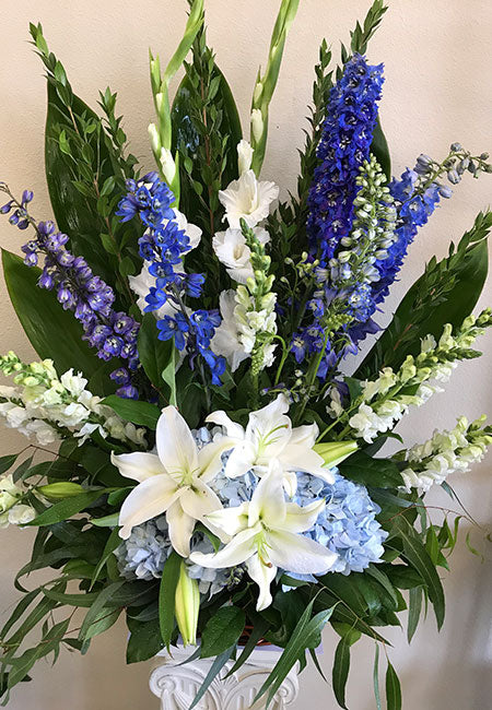 blue and white flower centerpieces